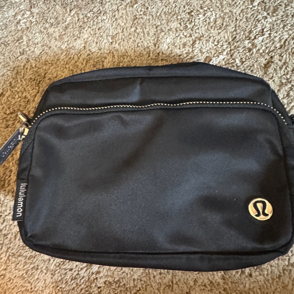 Lululemon crossbody